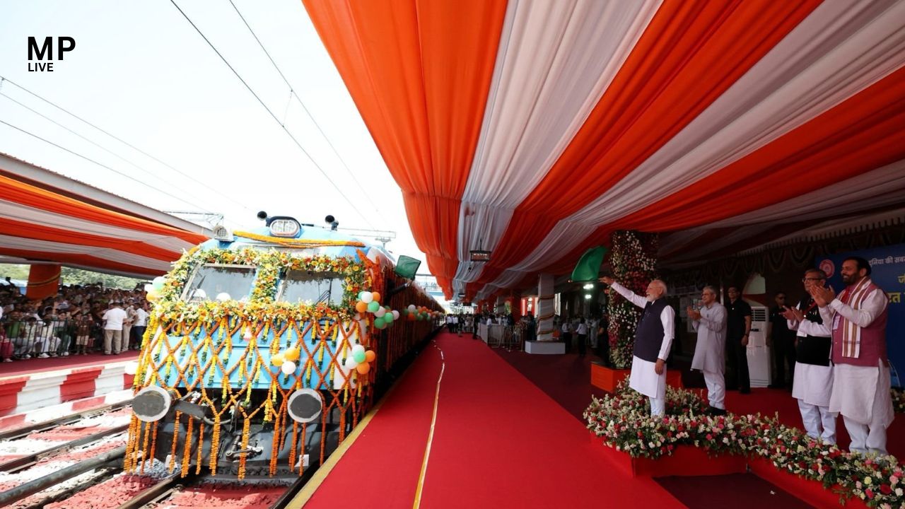 प्रधानमंत्री मोदी ने हरियाणा के जींद से देश की पहली हाइड्रोजन ट्रेन को दिखाई हरी झंडी