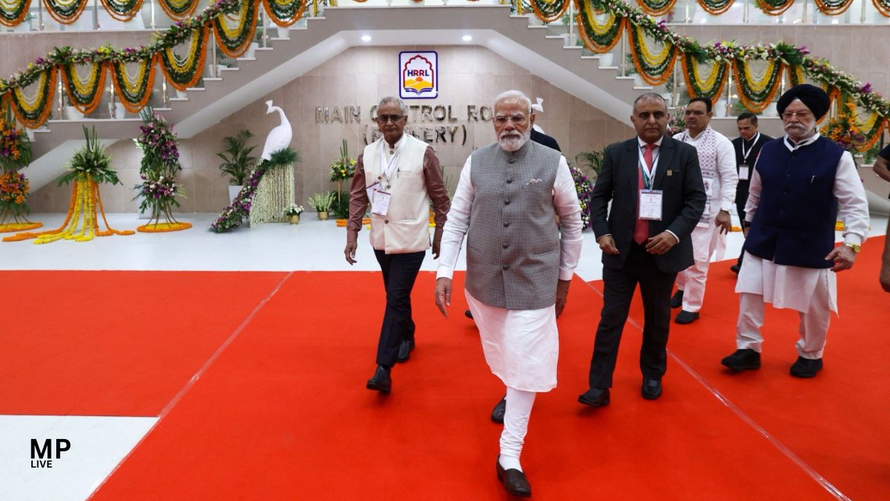 प्रधानमंत्री मोदी ने देश की पहली ग्रीनफील्ड रिफाइनरी का उद्घाटन किया