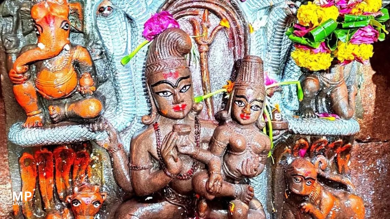 नाग पंचमी और नागचंद्रेश्वर मंदिर : आस्था और परंपरा का अद्भुत धार्मिक महत्व
