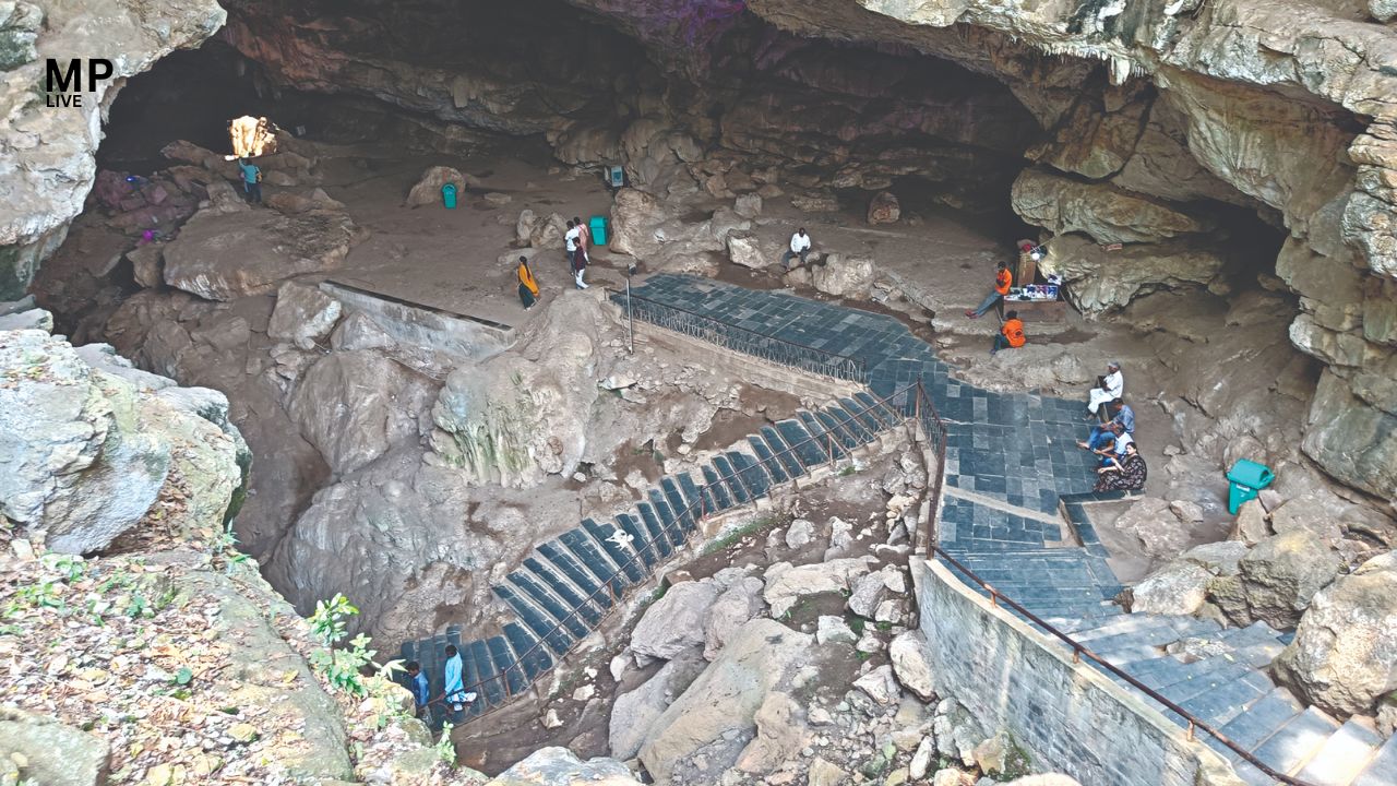 बोरा गुफाओं का रहस्य : प्रकृति की प्रयोगशाला या शिव नगरी