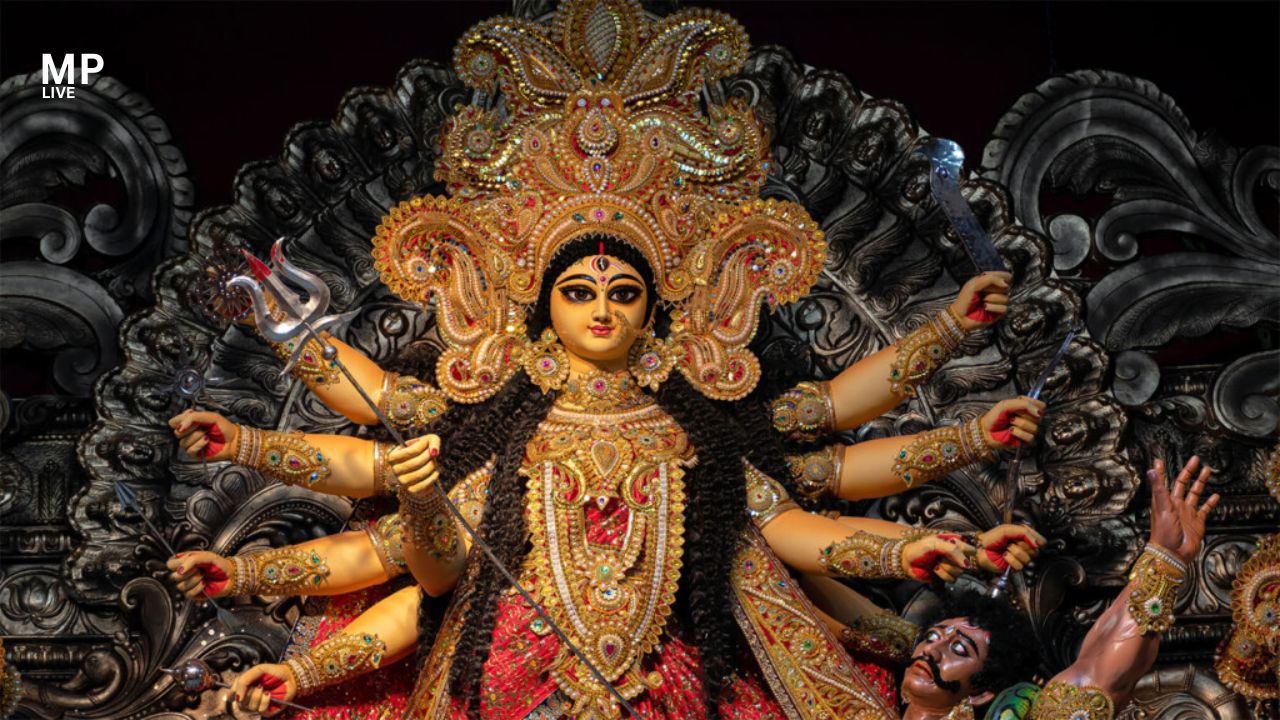 शारदीय नवरात्रि : मां दुर्गा की आराधना, नौ स्वरूपों का महत्व और साधना का आध्यात्मिक संदेश